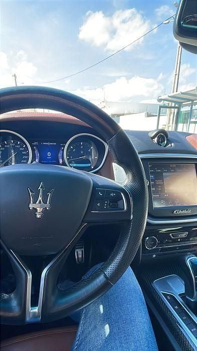 Usado Maserati Ghibli 275 HP (202 kW) 2014 Sedan