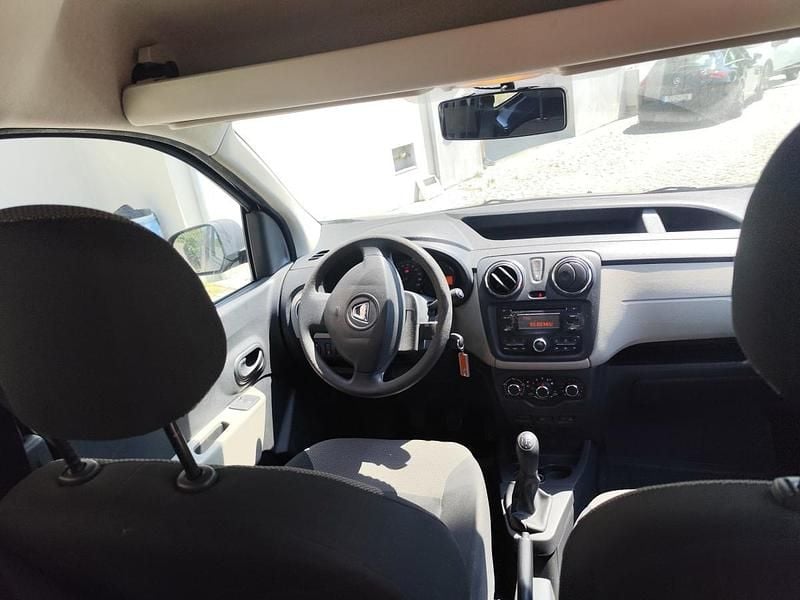 Usado Dacia Dokker 102 HP (75 kW) 2014 Azul Monovolume
