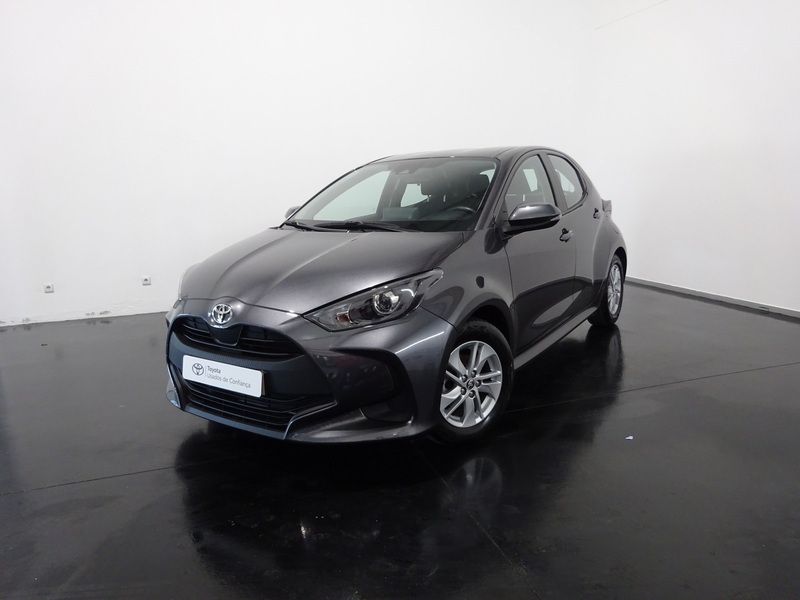Cinza (pintura metalizada) Usado 2023 Toyota Yaris Comfort Sedan | € 18.250 (Preço justo) - Imagem 1/4