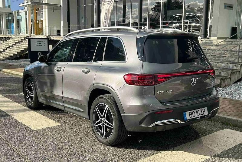 Usado Mercedes EQB250+ Edition 139 kW (190 HP) 2024 Cinzento SUV