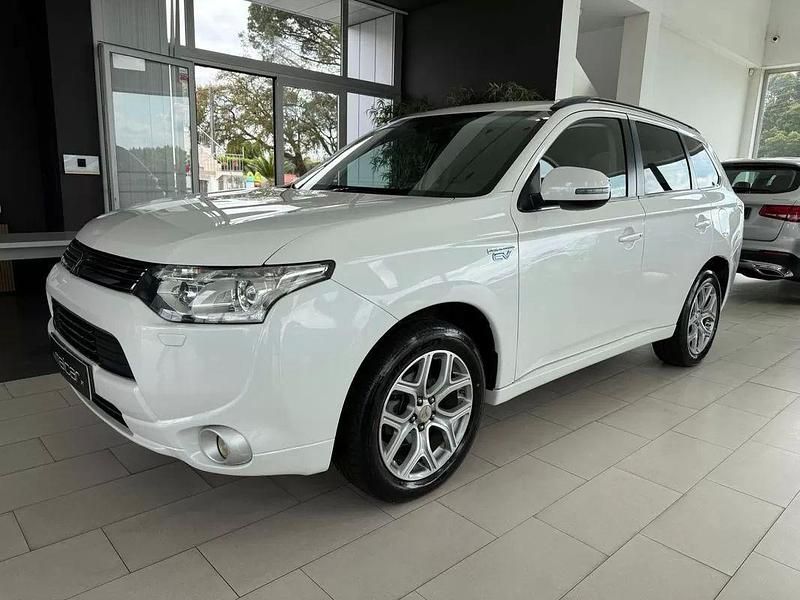Branco Usado 2015 Mitsubishi Outlander P-HEV Intense SUV | € 15.990 (Bom preço) - Imagem 1/4