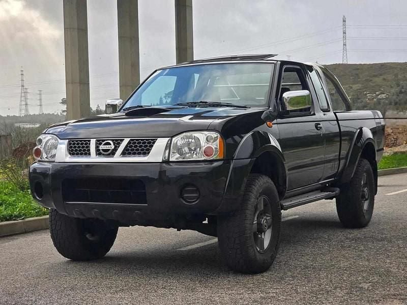 Usado Nissan Navara 133 HP (97 kW) 2002 Preto Pickup