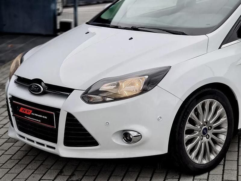 Usado Ford Focus Titanium 125 HP (91 kW) 2015 Branco Citadino