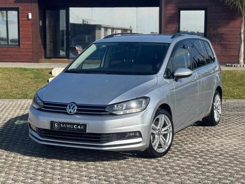 Cinzento Usado 2018 VW Touran Monovolume | € 19.990 (Preço justo) - Imagem 1/4