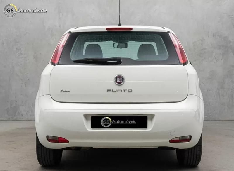Usado Fiat Punto 75 HP (55 kW) 2012 Branco Sedan