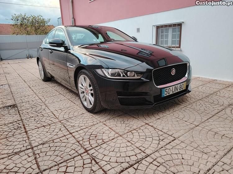 Preto Usado 2016 Jaguar XE Prestige Sedan | € 18.500 (Preço justo) - Imagem 1/1