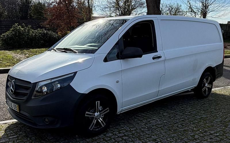 Branco Usado 2018 Mercedes Vito Van | € 20.490 - Imagem 1/1