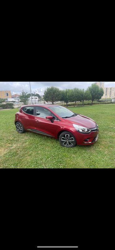 Vermelho Usado 2019 Renault Clio IV LIMITED | € 9.750 (Bom preço) - Imagem 1/4