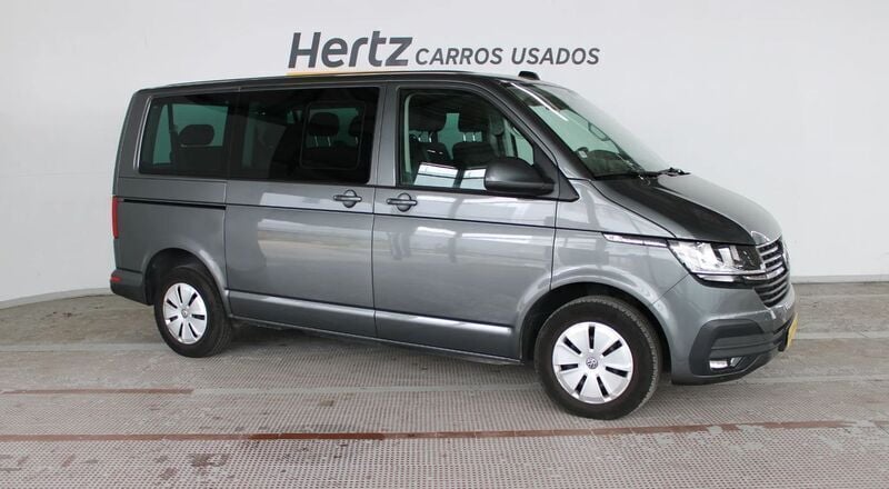 Cinza Usado 2023 VW Caravelle Comfortline Monovolume | € 45.490 - Imagem 1/4