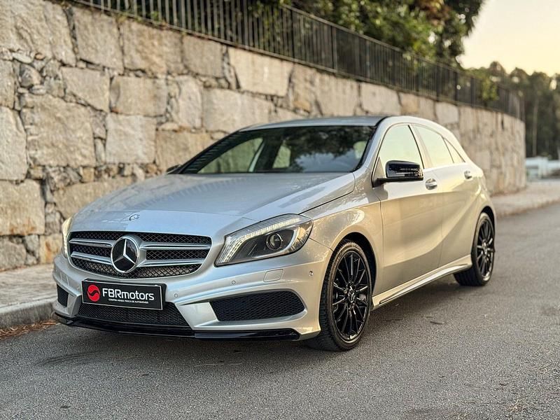 Cinza Usado 2014 Mercedes A180 AMG line | € 16.990 - Imagem 1/4