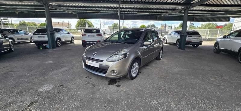 Usado Renault Clio IV 85 HP (62 kW) 2015 Cinzento Sedan