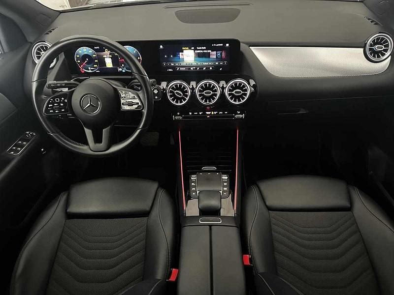 Cinzento Usado 2021 Mercedes GLA200 SUV | € 33.990 - Imagem 1/4