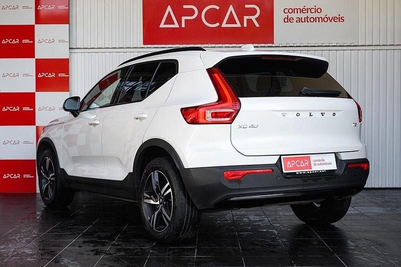 Usado Volvo XC40 Plus 129 HP (94 kW) 2023 Branco SUV