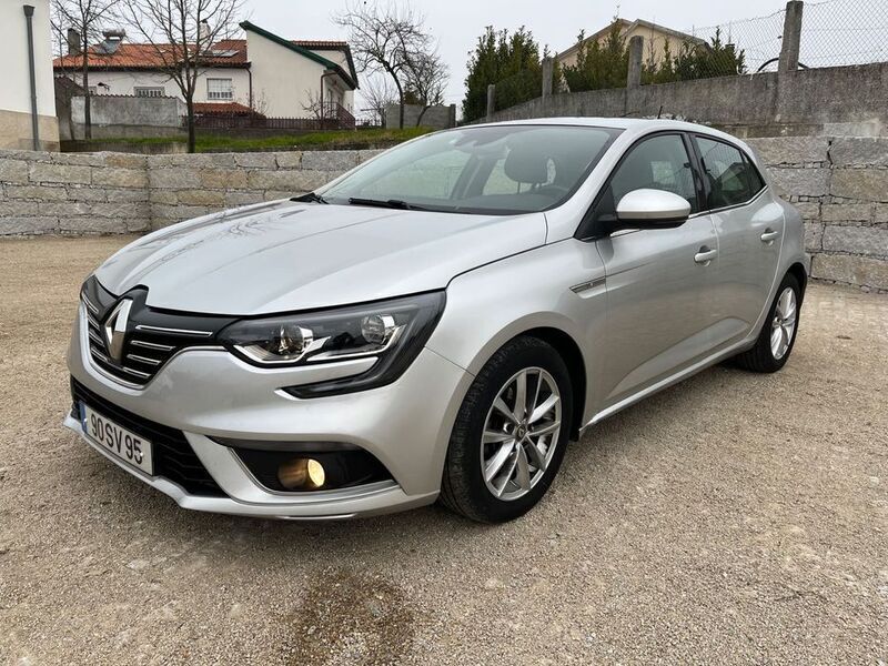 Cinzento Usado 2017 Renault Mégane IV Intens Sedan | € 12.500 (Super Preço) - Imagem 1/4