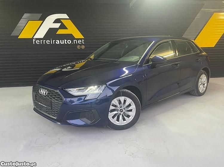 Azul Usado 2022 Audi A3 Sportback e-tron Advanced Sedan | € 24.900 (Bom preço) - Imagem 1/1