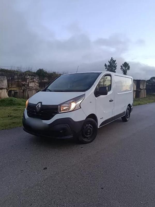 Usado Renault Trafic Zen 120 HP (88 kW) 2015 Branco Monovolume