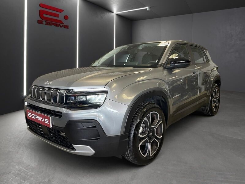 Cinza Usado 2024 Jeep Avenger Altitude SUV | € 23.480 (Preço justo) - Imagem 1/4