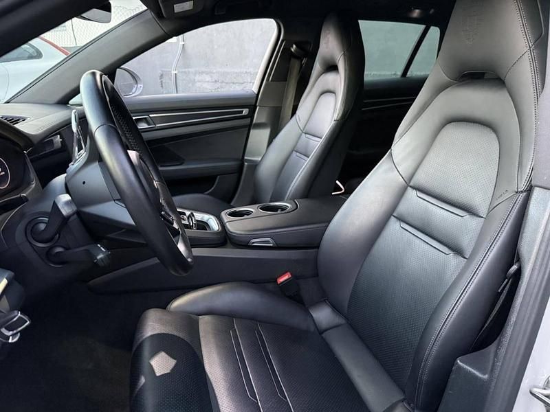 Usado Porsche Panamera Sport Turismo 462 HP (339 kW) 2021 Cinzento Carrinha