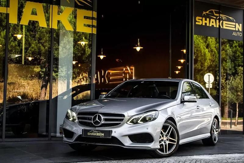 Cinzento Usado 2016 Mercedes E250 Avantgarde Sedan | € 26.990 (Preço elevado) - Imagem 1/4