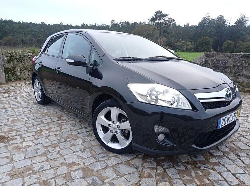 Usado 2012 Toyota Auris Hybrid Sedan | € 10.500 - Imagem 1/4
