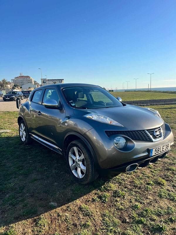 Cinzento Usado 2010 Nissan Juke SUV | € 7.800 (Preço justo) - Imagem 1/4