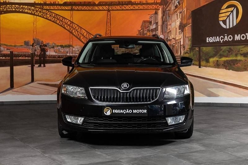 Usado Skoda Octavia Ambition 110 HP (80 kW) 2015 Preto Carrinha