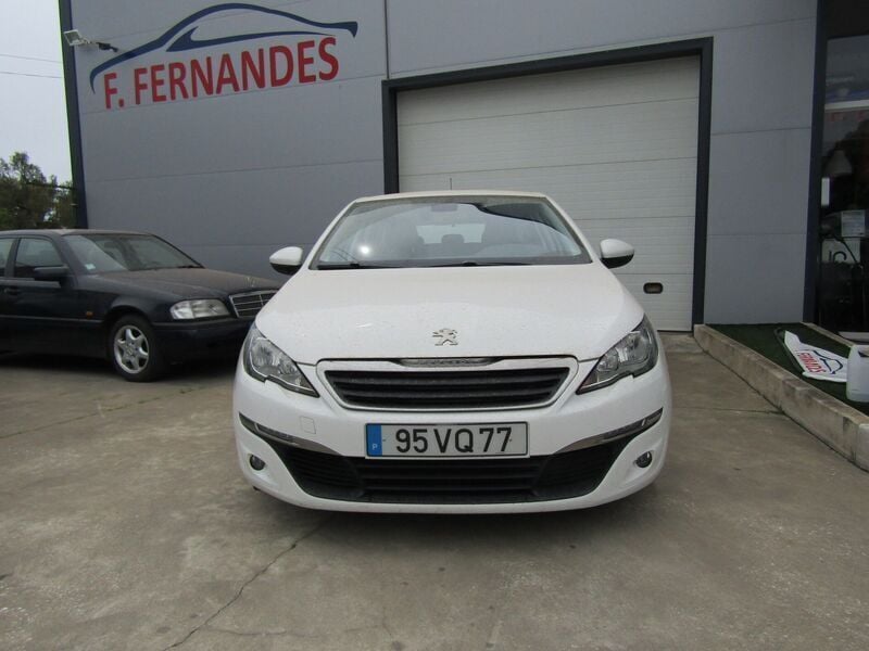 Branco Usado 2015 Peugeot 308 Access Carrinha | € 9.500 (Preço justo) - Imagem 1/4
