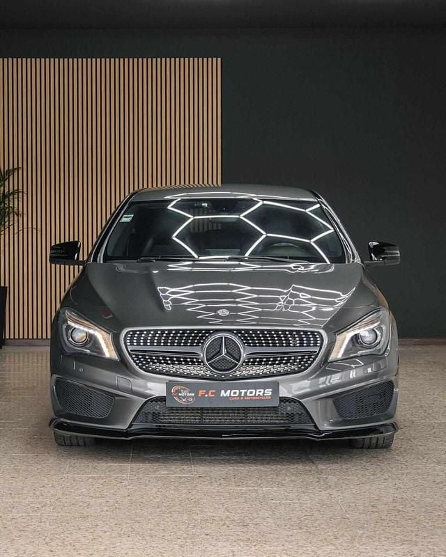 Cinzento Usado 2015 Mercedes CLA200 Coupé | € 17.250 (Super Preço) - Imagem 1/4