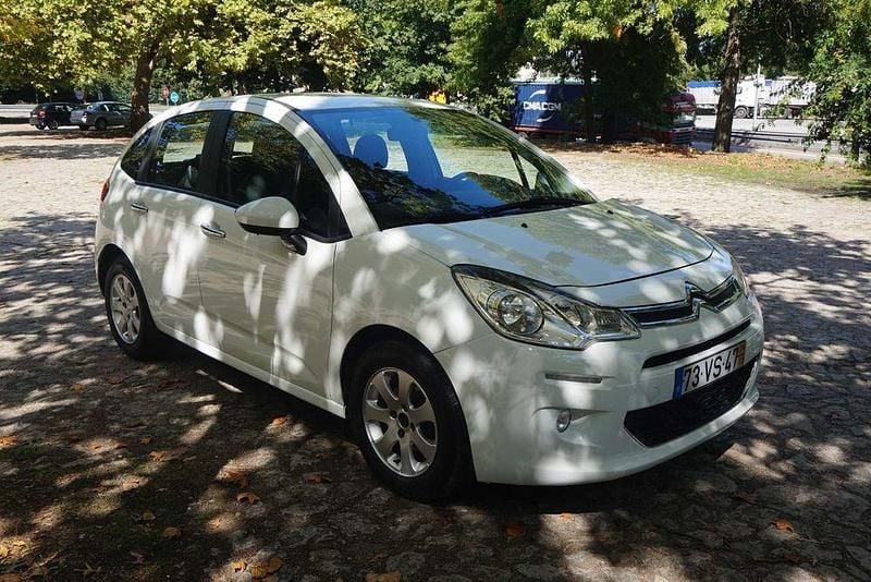 Usado Citroën C3 70 HP (51 kW) 2013 Branco Sedan