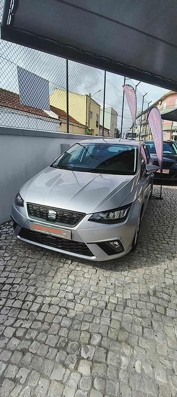 Cinzento Usado 2023 Seat Ibiza | € 15.750 (Preço justo) - Imagem 1/4