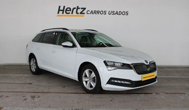 Branco Usado 2023 Skoda Superb Ambition Carrinha | € 31.490 (Preço justo) - Imagem 1/4