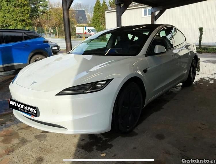 Branco Usado 2023 Tesla Model 3 Standard Range Sedan | € 31.900 (Preço elevado) - Imagem 1/1
