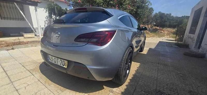 Usado Opel Astra 165 HP (121 kW) 2012 Cinzento Citadino