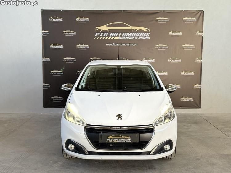 Branco Usado 2016 Peugeot 208 Style Citadino | € 8.990 (Preço justo) - Imagem 1/1