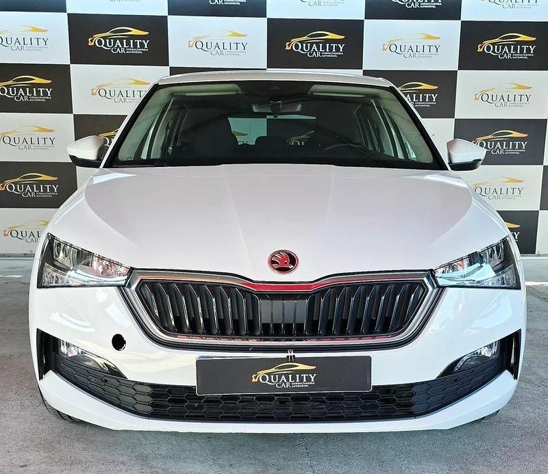 Branco Usado 2022 Skoda Scala Citadino | € 17.950 (Preço justo) - Imagem 1/4