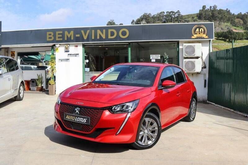 Vermelho Usado 2021 Peugeot e-208 Allure Citadino | € 19.970 (Preço justo) - Imagem 1/4