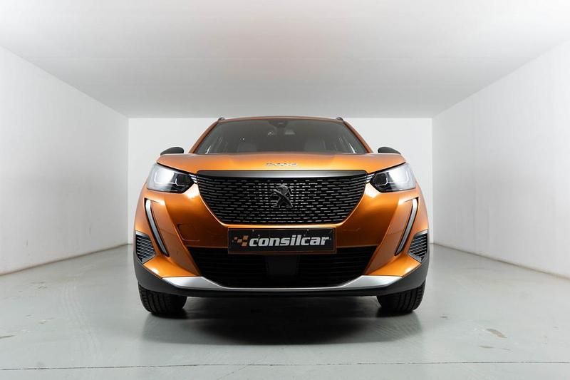 Usado Peugeot 2008 Allure 102 HP (75 kW) 2023 Laranja SUV
