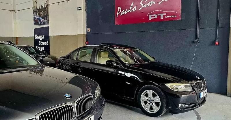 Usado BMW 320 170 HP (125 kW) 2009 Preto Sedan