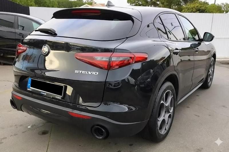 Usado Alfa Romeo Stelvio Sprint 190 HP (139 kW) 2023 Preto SUV