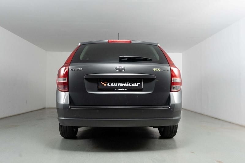 Usado Kia Ceed LX 90 HP (66 kW) 2010 Cinza Citadino