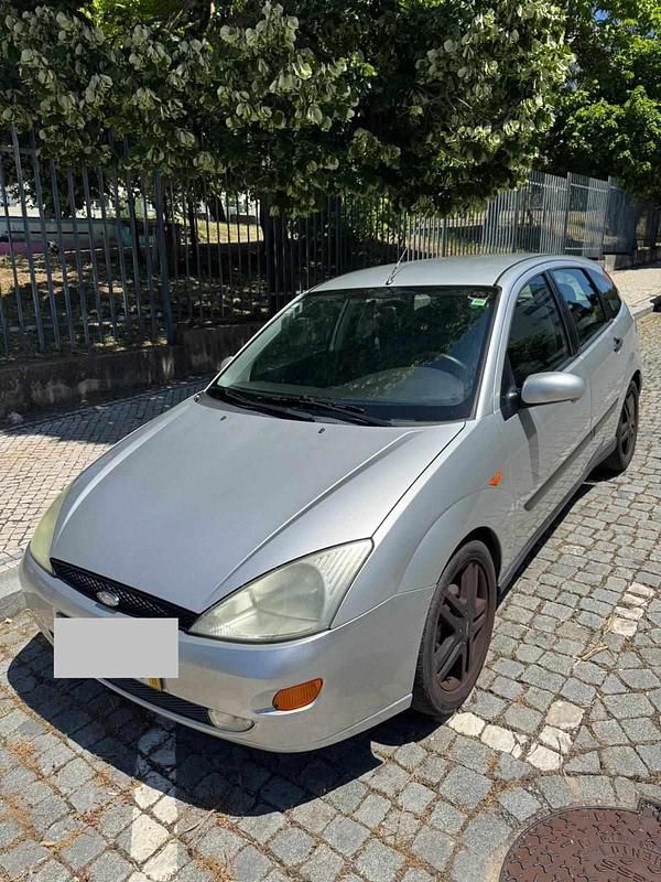 Cinzento Usado 2001 Ford Focus ST Carrinha | € 1.600 - Imagem 1/4