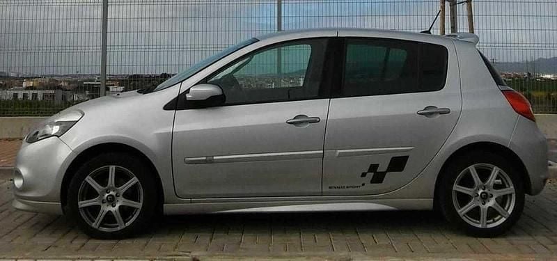 Usado 2011 Renault Clio II Dynamique Sedan | € 4.500 (Bom preço) - Imagem 1/4