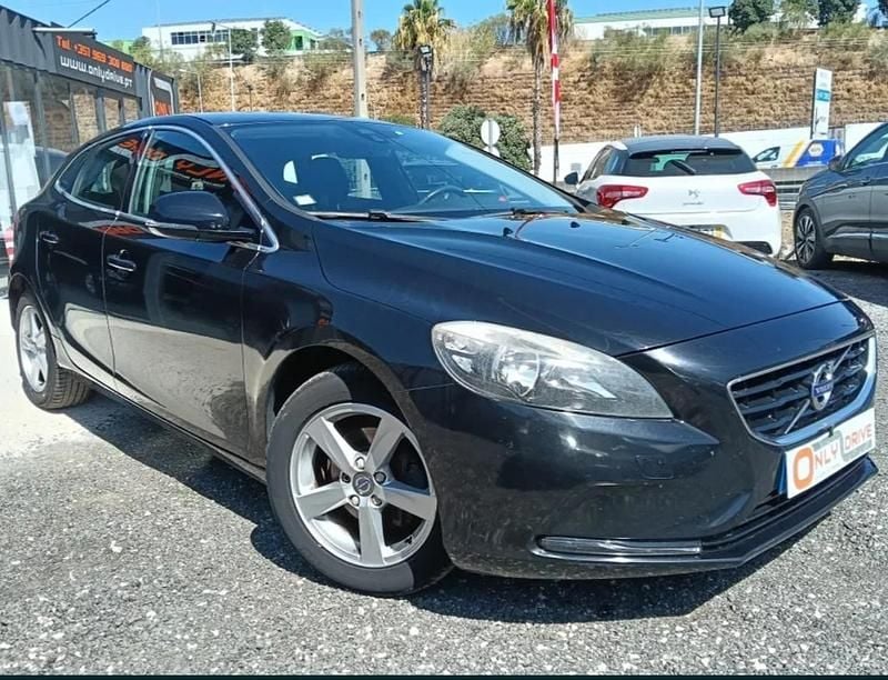 Preto Usado 2015 Volvo V40 Carrinha | € 10.990 (Preço justo) - Imagem 1/4