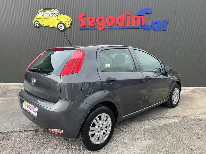 Usado Fiat Punto Easy 69 HP (50 kW) 2017 Cinza Citadino