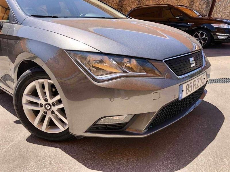 Usado Seat Leon ST Ecomotive 110 HP (80 kW) 2016 Cinza antracite Carrinha