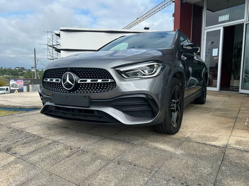 Cinza Usado 2022 Mercedes GLA250 AMG line SUV | € 38.880 - Imagem 1/4