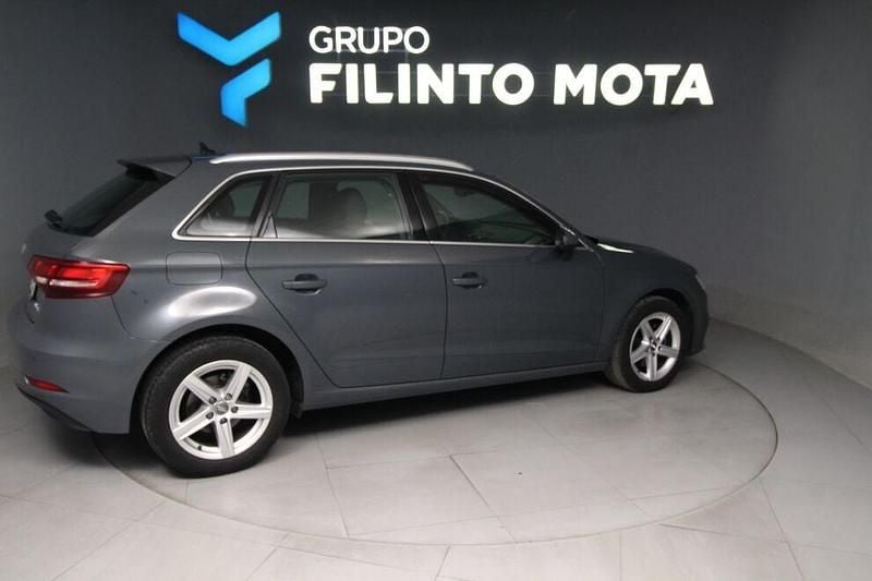 Usado Audi A3 116 HP (85 kW) 2019 Cinza Sedan