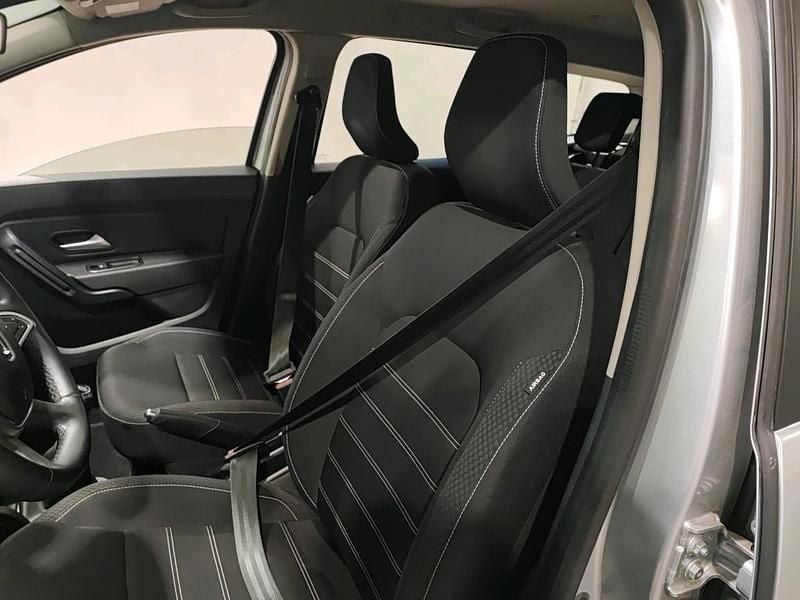 Usado Dacia Duster Comfort 115 HP (84 kW) 2021 Cinza SUV
