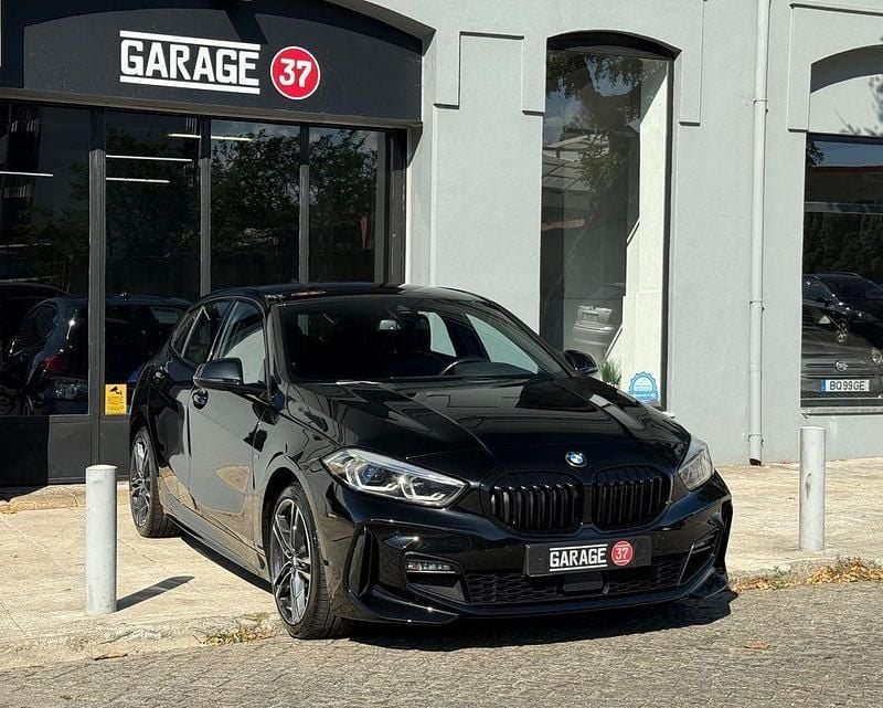 Preto Usado 2022 BMW 120 M Sport Citadino | € 31.990 - Imagem 1/4