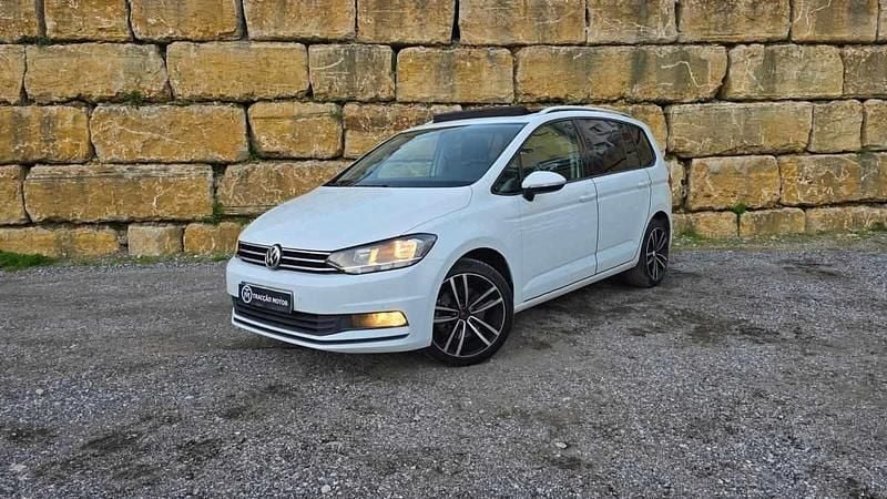 Branco Usado 2019 VW Touran Monovolume | € 17.900 (Preço justo) - Imagem 1/4
